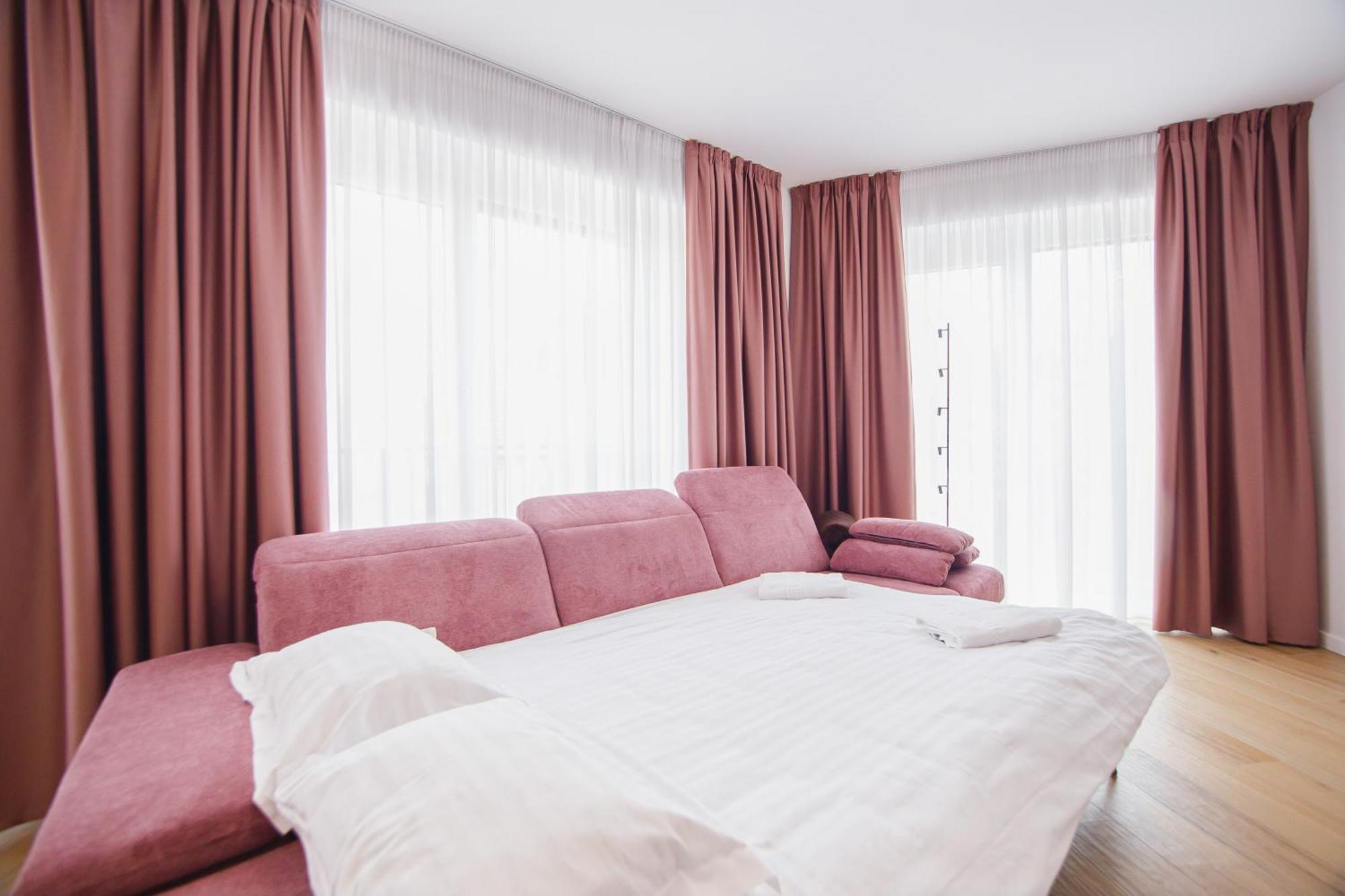 Pink Sahara Near City Center Oradea Dış mekan fotoğraf